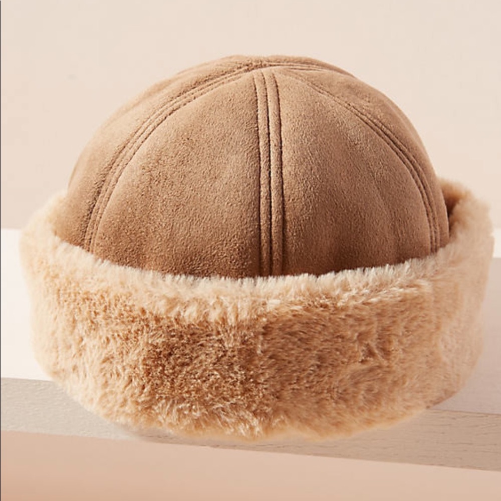 Sueded Sherpa Beanie. Taupe